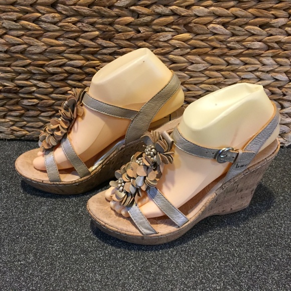 B.O.C. Cork Wedges w/ Floral Detail - Picture 7 of 14